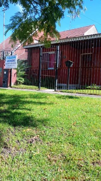 En la mejor zona de Colinas de Peralta Ramos, dos casa en Block con garage