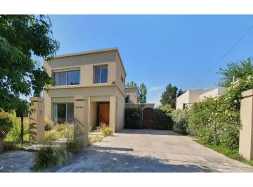 Casa · 245m² · 7 Ambientes · 6 Cocheras · Tucumán 8359 B Loteo Colombres