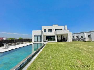 Casa · 201m² · 6 Ambientes · 2 Cocheras · Venta Casa San Sebastian Area 11