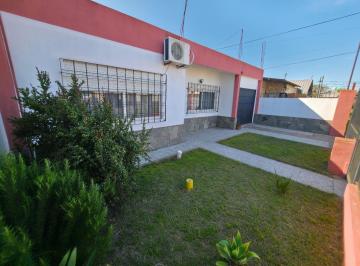 Casa · 250m² · 3 Ambientes · 3 Cocheras · Casa en Venta en Llavallol