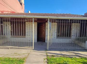 Casa · 68m² · 3 Ambientes · 1 Cochera · Casa a La Venta