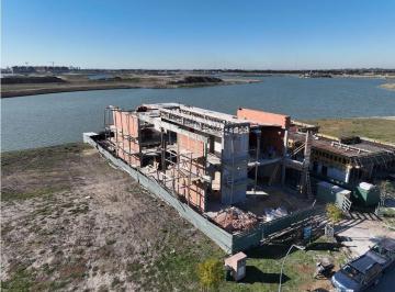 Casa · 660m² · 7 Ambientes · 2 Cocheras · Casa en Venta Al Lago en Barrio Puentes, Nordelta, Tigre