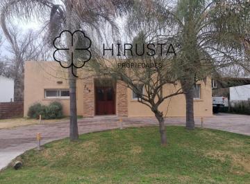 Casa de 4 ambientes, Pilar · Casa en Venta en Cañada Pilar - Los Arces + 3 Dorm + 2 Baños + Toilette + Pileta + Parrilla