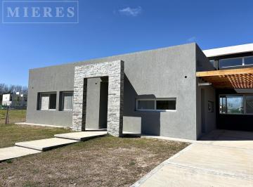 Casa · 154m² · 5 Ambientes · 2 Cocheras · Casa en Venta Sobre Lote Interno Puertos Barrio Nativas, Escobar