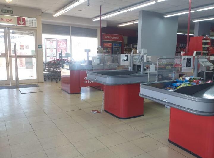Local comercial · 705m² · 10 Cocheras