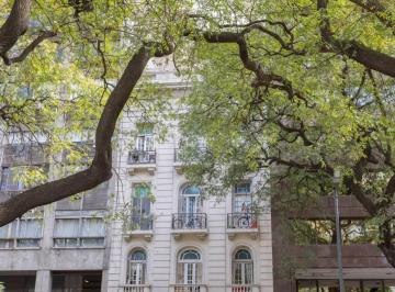 Edificio · 848m² · Petit Hotel Frente a Plaza Roma