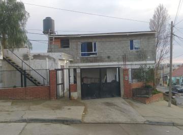 FRI-FRI-1165_2 · Venta Casa y Dos Deptos, 3 de Febrero, Caleta Olivia