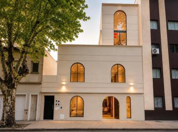 Casa · 223m² · 7 Ambientes · Casa en Venta Totalmente Reciclada!