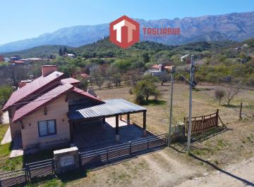 Casa · 230m² · 7 Ambientes · 2 Cocheras · Casa en Merlo