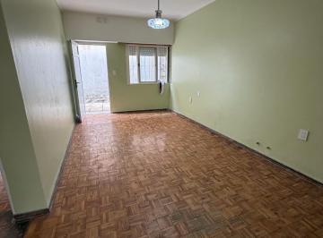 Casa · 90m² · 5 Ambientes · Casa Interna 2 Dorm. y Patio