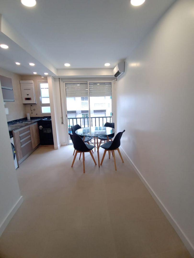 Venta Departamento 1 ambiente a la calle con balcón — Plaza Colón
