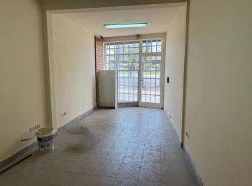 Local comercial · 165m² · Alquiler de Local en Dos Plantas con Sótano.