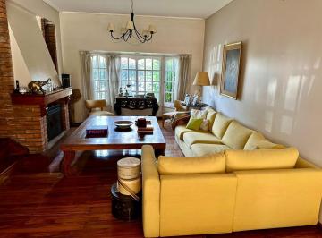 Casa · 300m² · 6 Ambientes · 1 Cochera · Casa Zona Marin