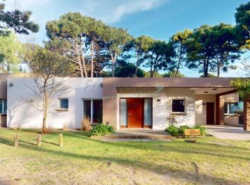 Casa · 180m² · 5 Ambientes · Casa en Alquiler - Verano 2026 - Pinamar
