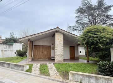 Casa · 160m² · 5 Ambientes · 1 Cochera · Casa 9 de Julio, Entre Lara y Brandsen