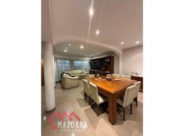 Casa · 213m² · 4 Ambientes · 3 Cocheras · Casa en Venta - Caseros