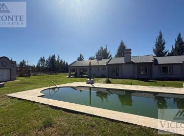 Quinta vacacional de 3 ambientes, Brandsen · Casaquinta 8900 m², Barrio Malvinas I, Brandsen, Provincia de Buenos Aires.