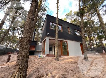 Casa · 85m² · 3 Ambientes · 1 Cochera · Casa - Mar de Las Pampas