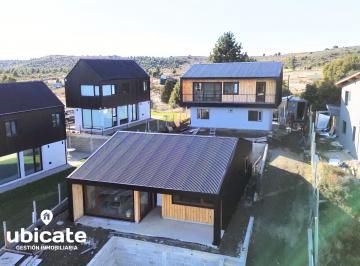 Casa · 93m² · 4 Ambientes · 2 Cocheras · Casa a Estrenar en PH en Barrio Altos de Pinar del Sol, Bariloche (Uf1)
