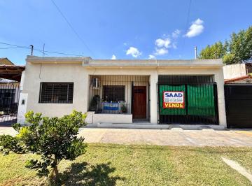 Casa · 100m² · 3 Ambientes · 1 Cochera · Casa en Venta en Lomas de Zamora, G. B. a. Zona Sur, Argentina