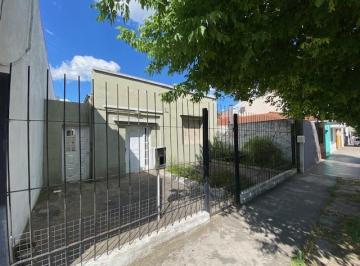 Casa · 90m² · 4 Ambientes · Casa en Venta en La Plata Tres Dorm. Patio
