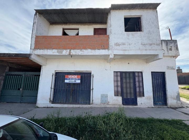 Casa · 280m² · 9 Ambientes · 2 Cocheras