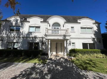 Casa · 380m² · 6 Ambientes · 2 Cocheras · Importante Casa en Campos de Alvarez