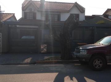 Casa · 350m² · 4 Ambientes · 4 Cocheras · Impecable Chalet - Moron Norte