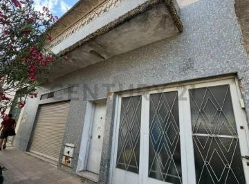 Casa · 215m² · 7 Ambientes · 1 Cochera · Venta Casa con Local, San Martin, a Refaccionar