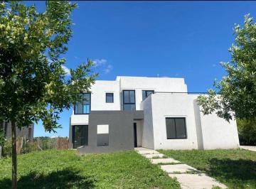 Casa · 226m² · 6 Ambientes · 2 Cocheras · Venta Casa - El Canton - Barrio Golf - 6 Ambientes