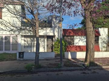 Casa de 7 ambientes, Córdoba · Barrio Ayacucho - 3 Dorm con Cochera
