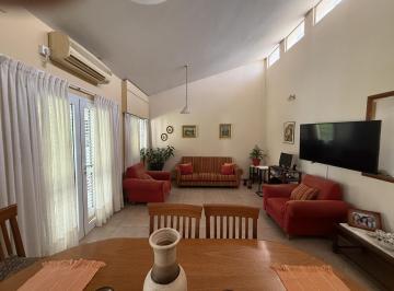 Casa · 446m² · 2 Cocheras · Venta Casa 3 Dorm. con Pileta Tejas Sur