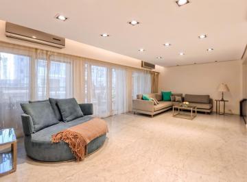 Departamento · 215m² · 6 Ambientes · 1 Cochera · Plaza Las Heras Excelente Piso con Cochera.