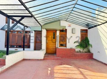 Casa · 90m² · 3 Ambientes · 2 Cocheras · Casa en Tolosa en Venta Apta Banco