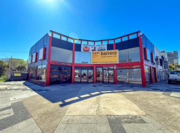 Local comercial · 198m² · Local en Equina Sobre Av Juan B Justo