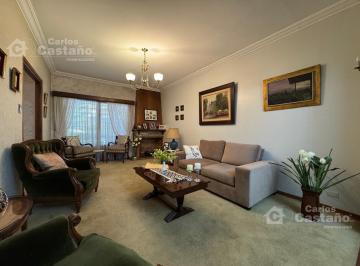 Casa · 118m² · 3 Ambientes · 1 Cochera · Casa 3 Amb. con Jardín y Garaje