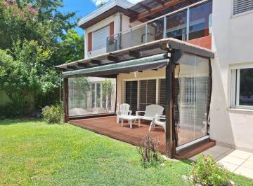Casa de 9 ambientes, Rosario · Espectacular Propiedad con 6 Dorm.!
