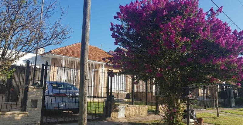 Chalet 6 amb, 196m² con garage doble y piscina — Mar del Plata