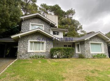 Casa · 150m² · 4 Ambientes · 1 Cochera · Propiedad de Estilo Tradicional a 6 Cuadras del Mar