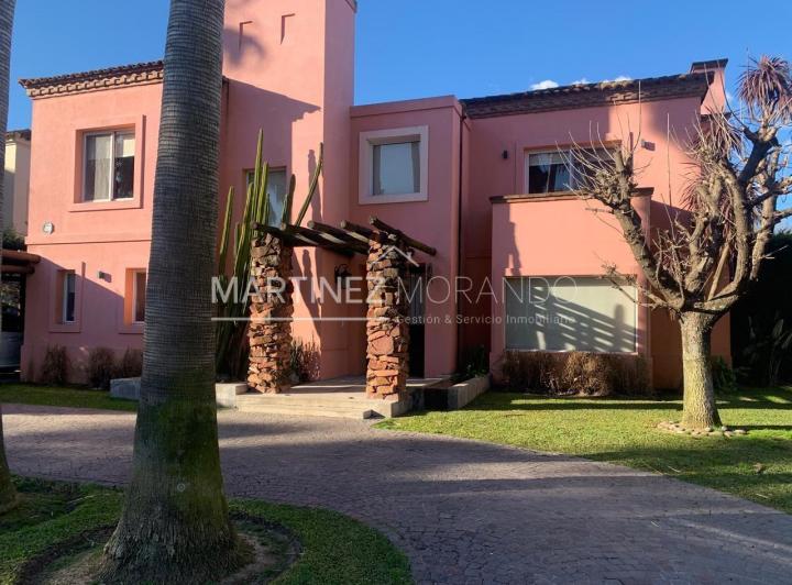 Casa · 206m² · 4 Ambientes · 1 Cochera