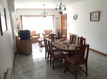 Casa · 150m² · 3 Dormitorios · 1 Cochera · Chalet 4 Ambientes con Garage y Parque