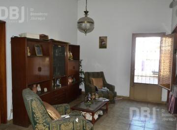 Casa · 145m² · 3 Ambientes · 1 Cochera · Venta de Casa 3 Ambientes en Lomas del Mirador