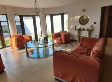 Casa · 437m² · 4 Dormitorios · 2 Cocheras · Espectacular Casa en Venta en Calle Cesar Palacio Las Heras Mendoza