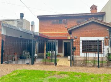 Casa · 170m² · 5 Ambientes · 1 Cochera · Chalet a La Venta, Toma Permuta en Caba