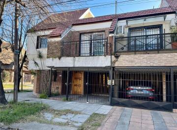 Casa · 140m² · 4 Ambientes · 1 Cochera · Duplex en Esquina Castelar Norte