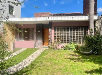 Casa · 188m² · 4 Ambientes · 2 Cocheras · Chalet a 250 m de Estacion Castelar Sur