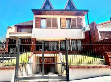 Casa · 450m² · 5 Ambientes · 2 Cocheras · Muy Buena Propiedad en Parque Ayerza