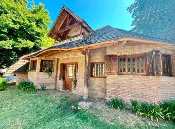 Casa · 226m² · 4 Ambientes · Hermoso Chalet en Esquina de Machado Angosto
