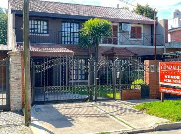 Casa · 127m² · 4 Ambientes · 1 Cochera · Duplex 3 Dorm.