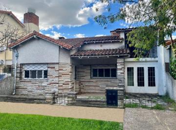 Casa · 178m² · 5 Ambientes · 3 Cocheras · Casa Reciclar en Excelente Ubicación.